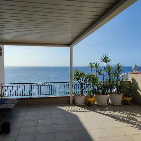 Apartamento Attico Delle Pomelie Santa Teresa Di Riva Exterior foto