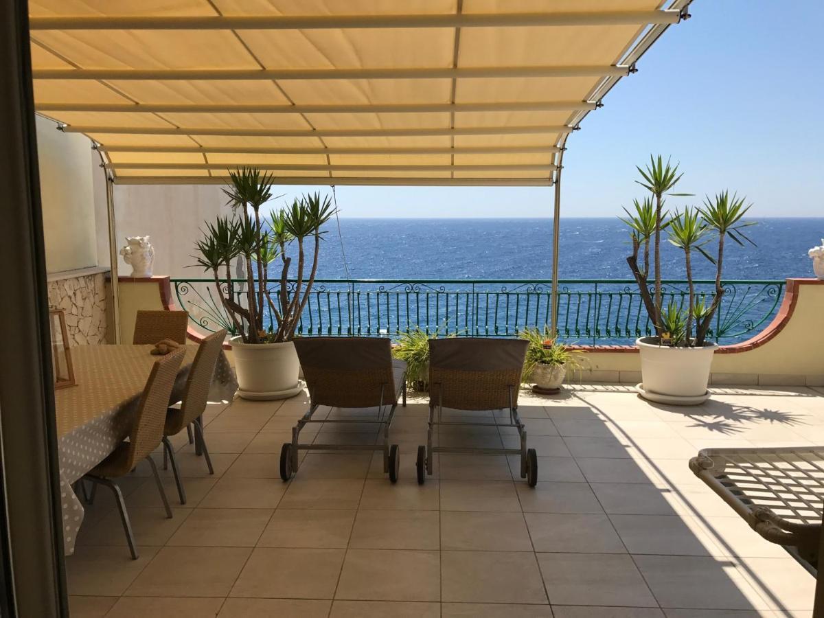 Apartamento Attico Delle Pomelie Santa Teresa Di Riva Exterior foto