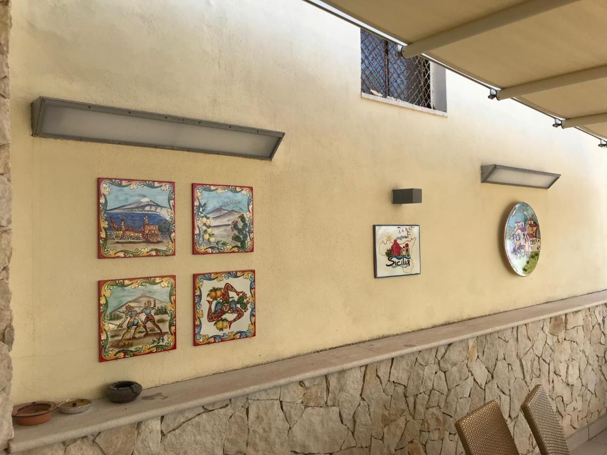 Apartamento Attico Delle Pomelie Santa Teresa Di Riva Exterior foto