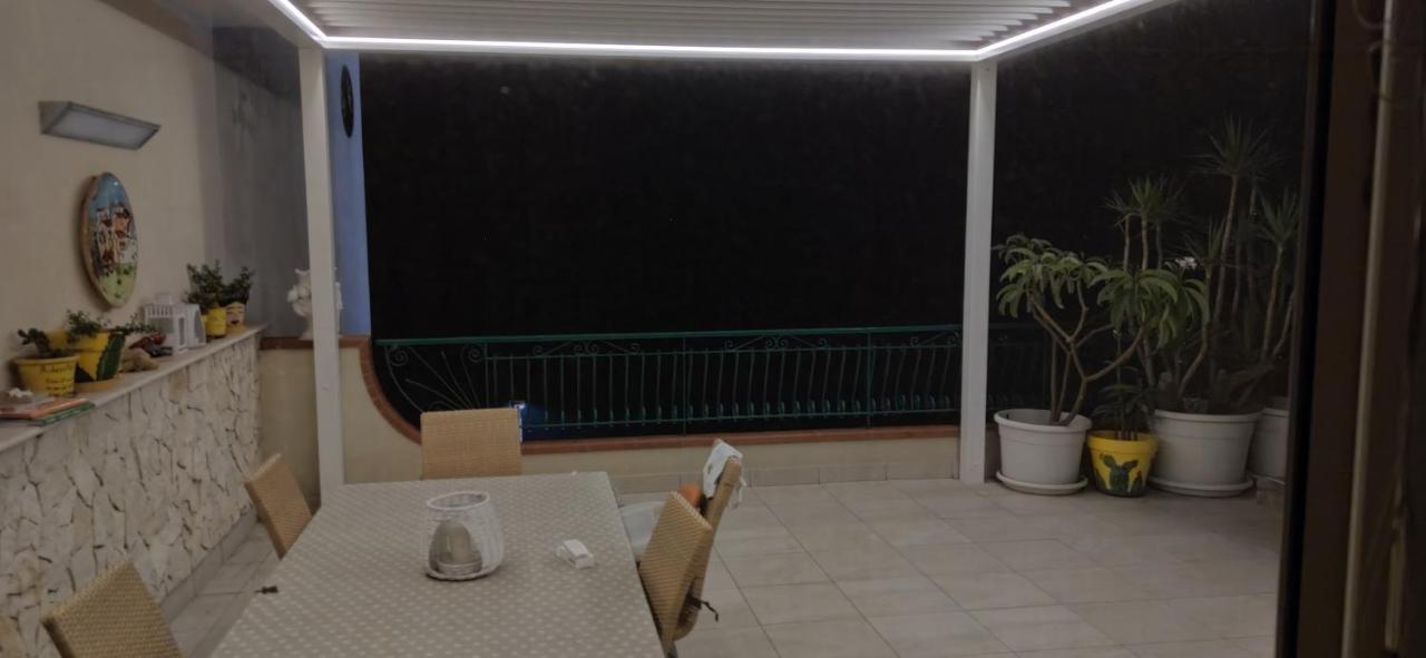 Apartamento Attico Delle Pomelie Santa Teresa Di Riva Exterior foto