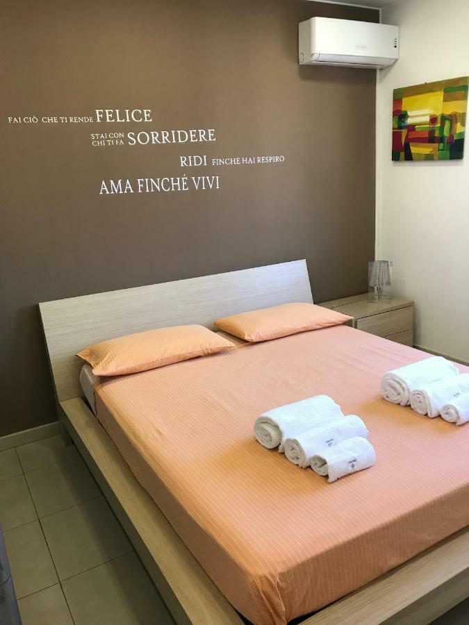 Apartamento Attico Delle Pomelie Santa Teresa Di Riva Exterior foto