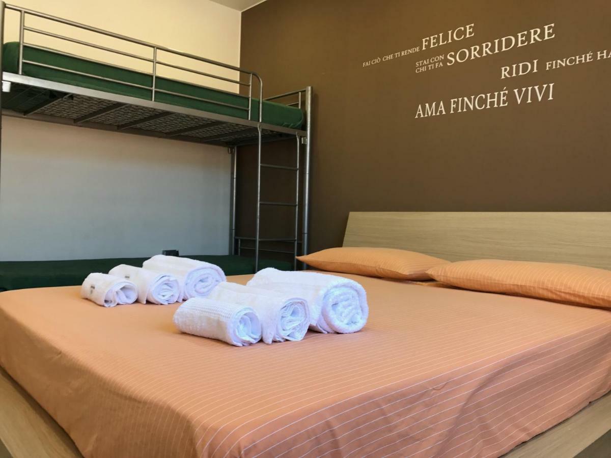 Apartamento Attico Delle Pomelie Santa Teresa Di Riva Exterior foto
