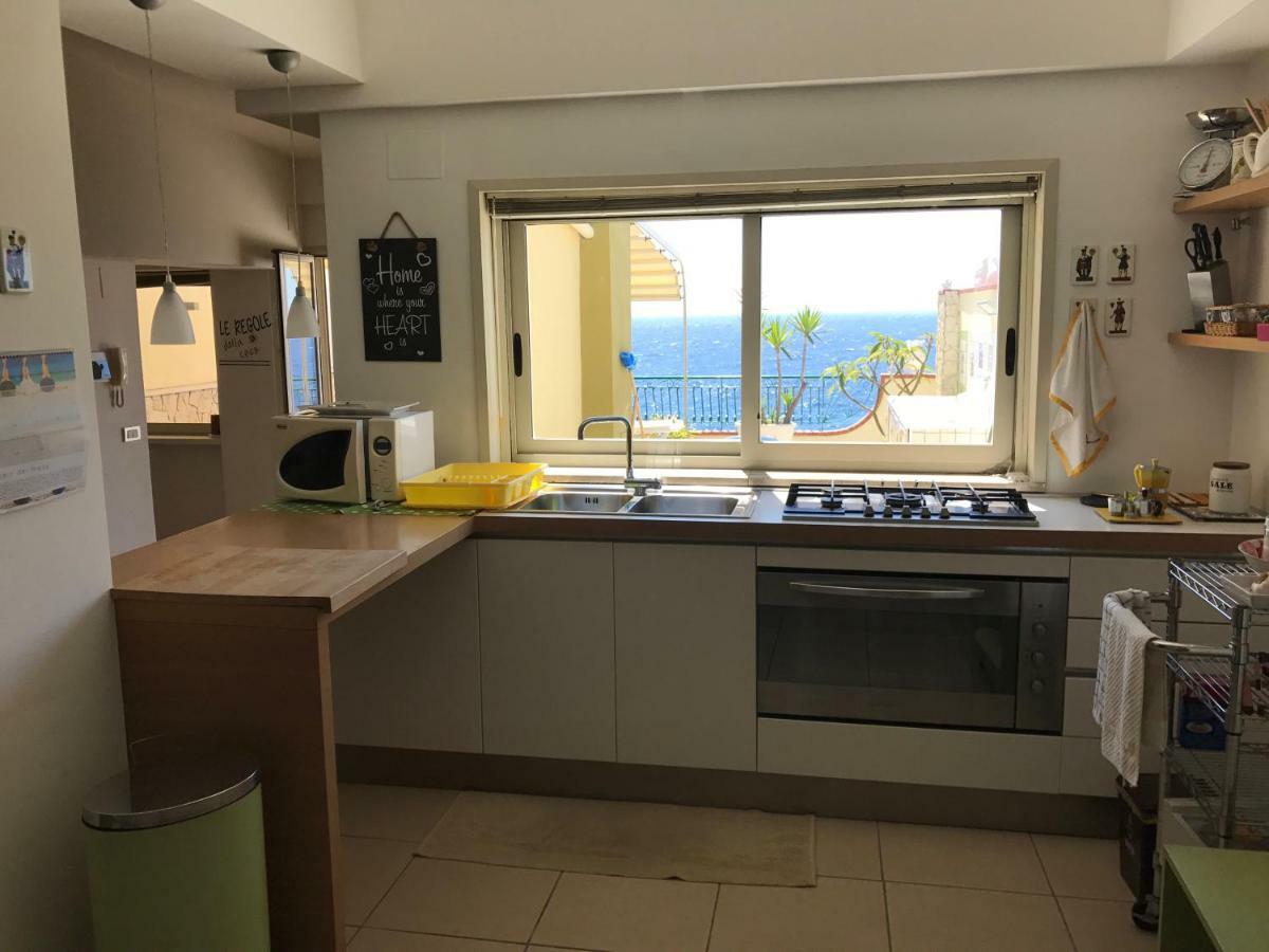 Apartamento Attico Delle Pomelie Santa Teresa Di Riva Exterior foto